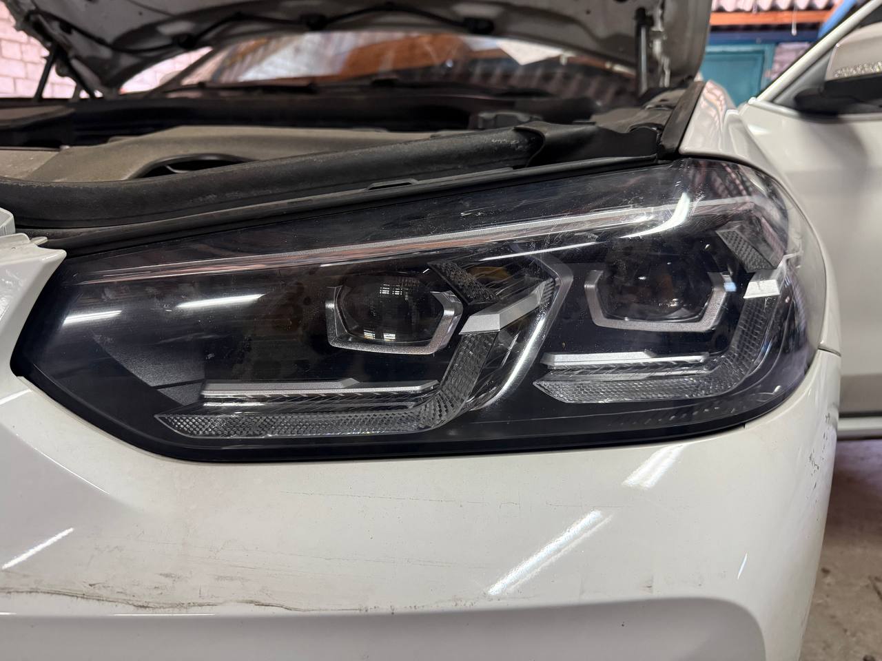 Купити права фара BMW рест 