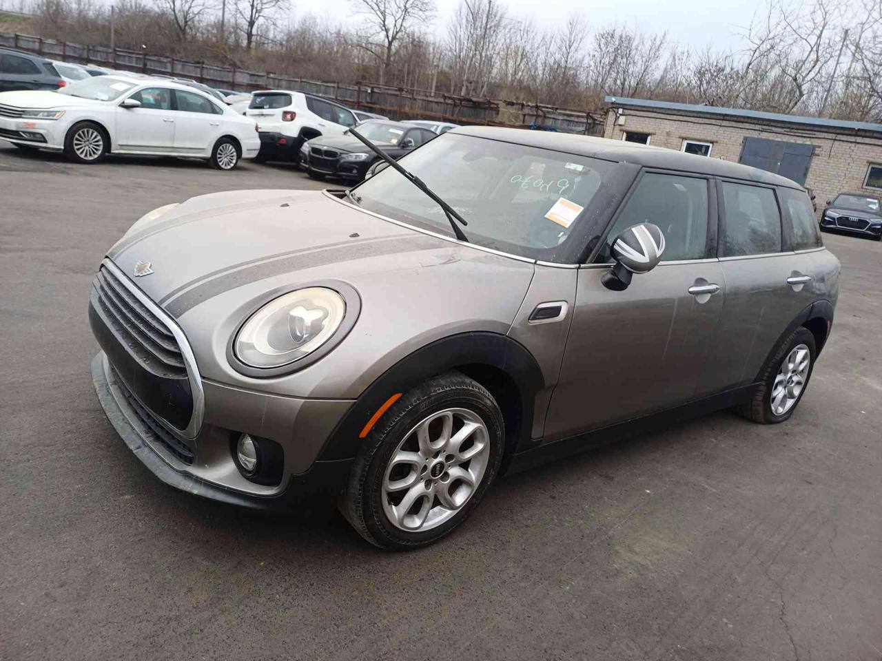 Купити права хром накладка фари MINI Clubman 2015 р. 