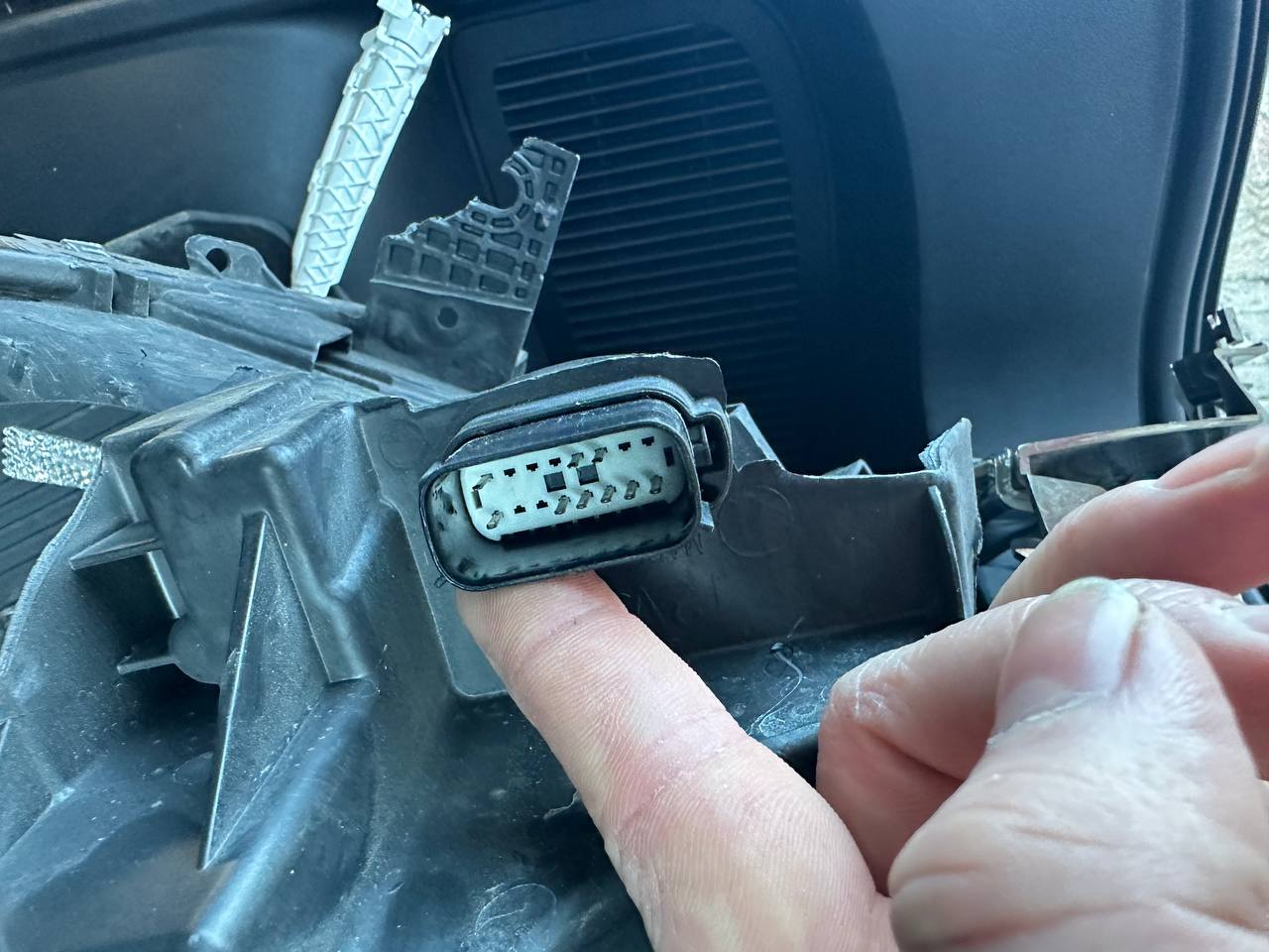 Купити права передня фара Ford Escape Titanium 2020 р. 