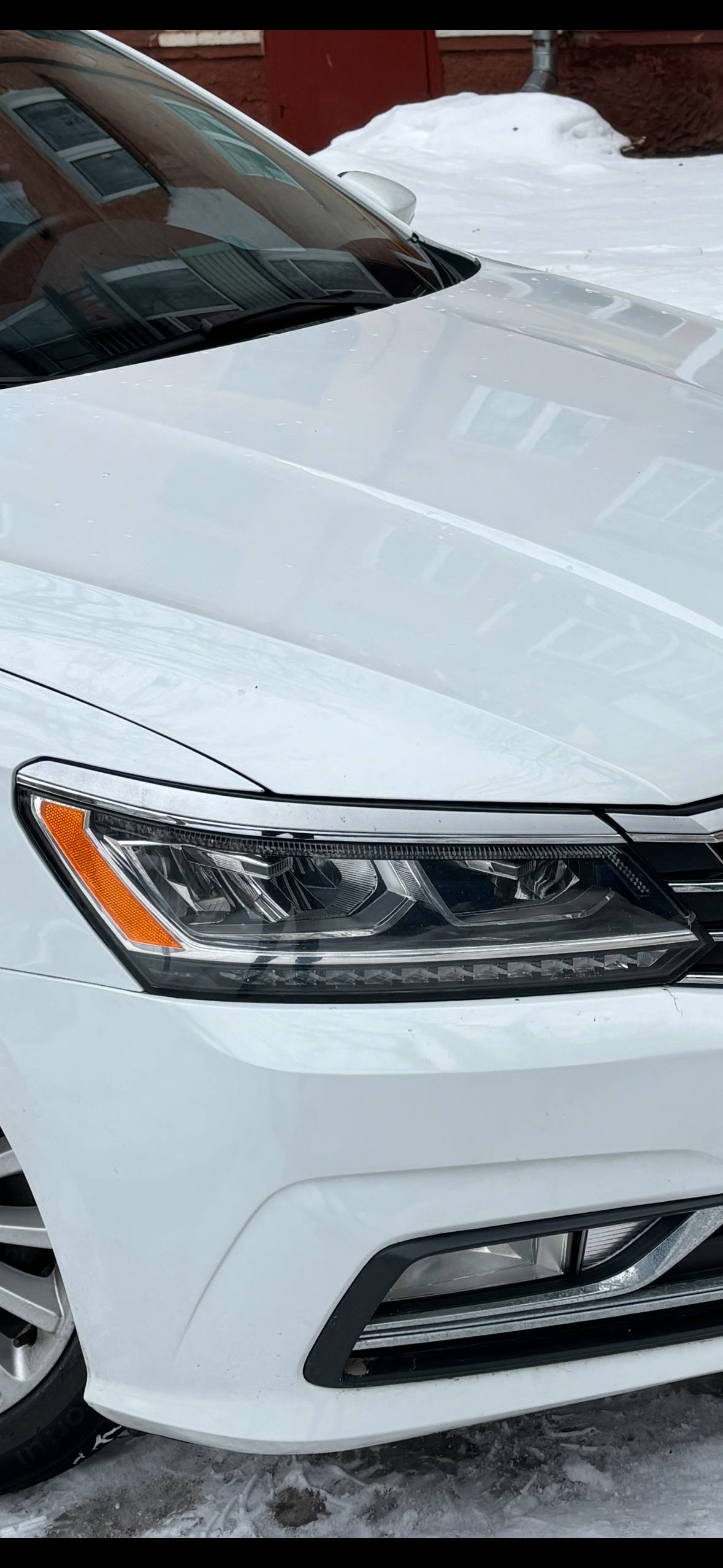 Купити права передня фара Volkswagen 2016 р. 