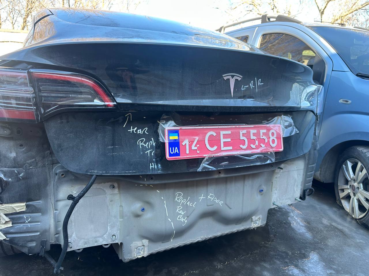 Купити правый крепеж под фонарь Mazda 3 2023 р. 