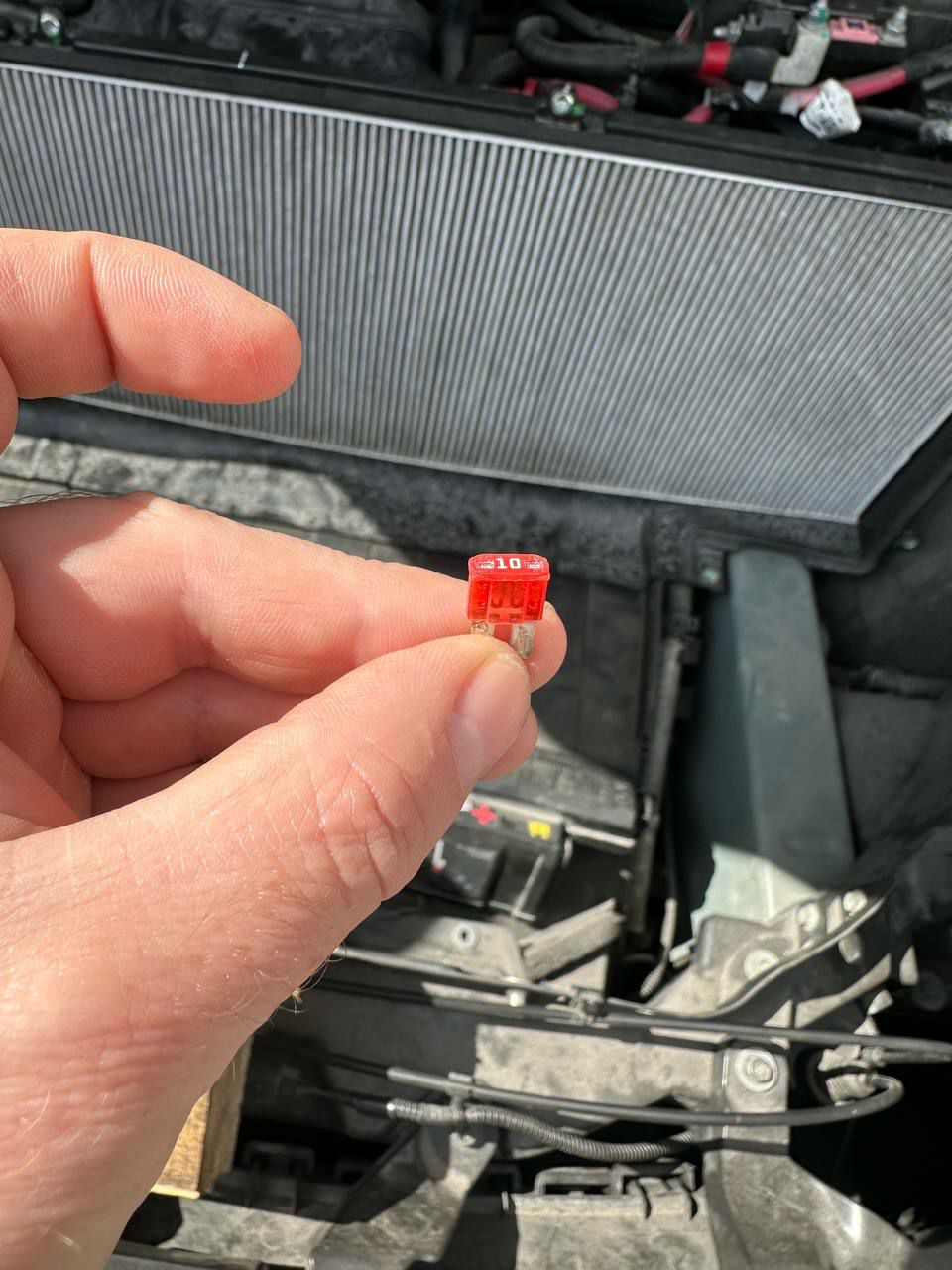 Купити предки Tesla Model 3 