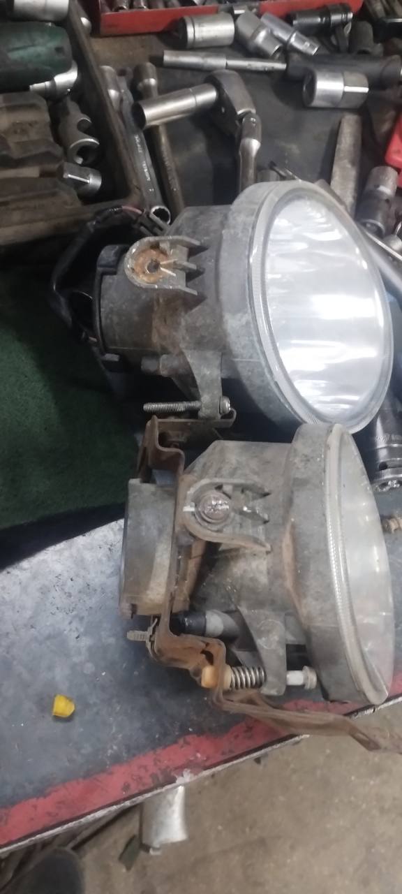Купити противотуманка Subaru Forester 2004 р. 