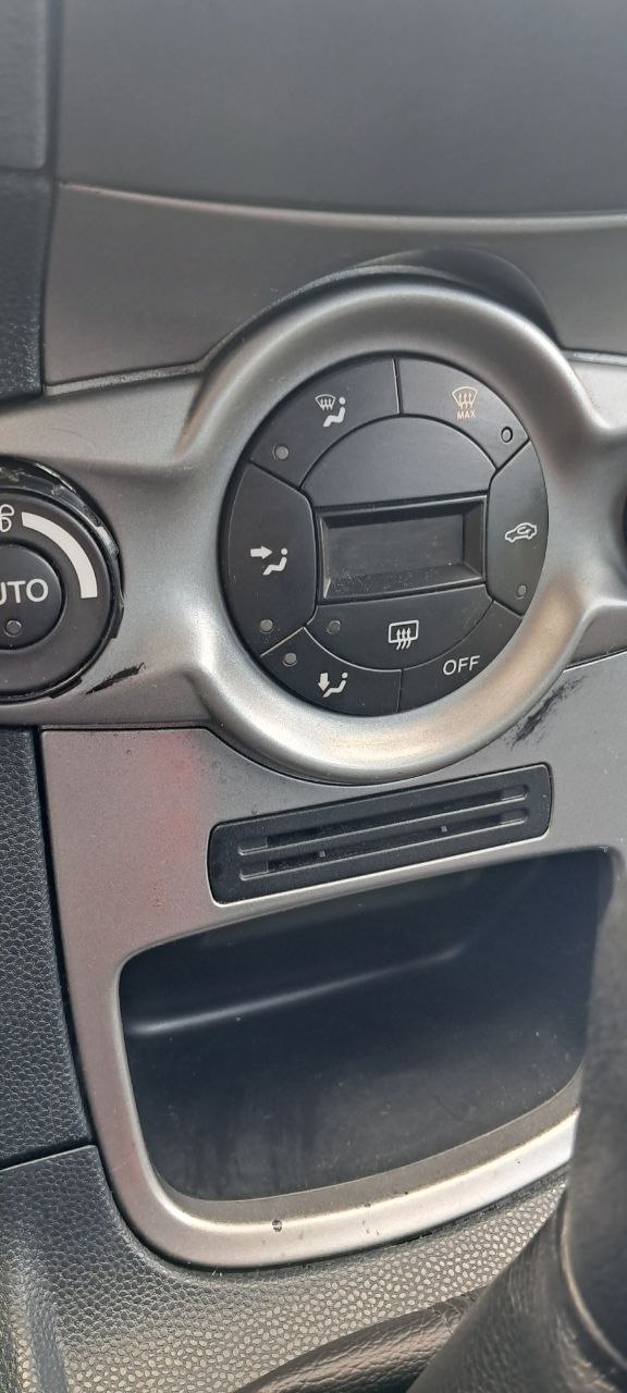 Купити рамка Ford Fiesta 2008 р. 