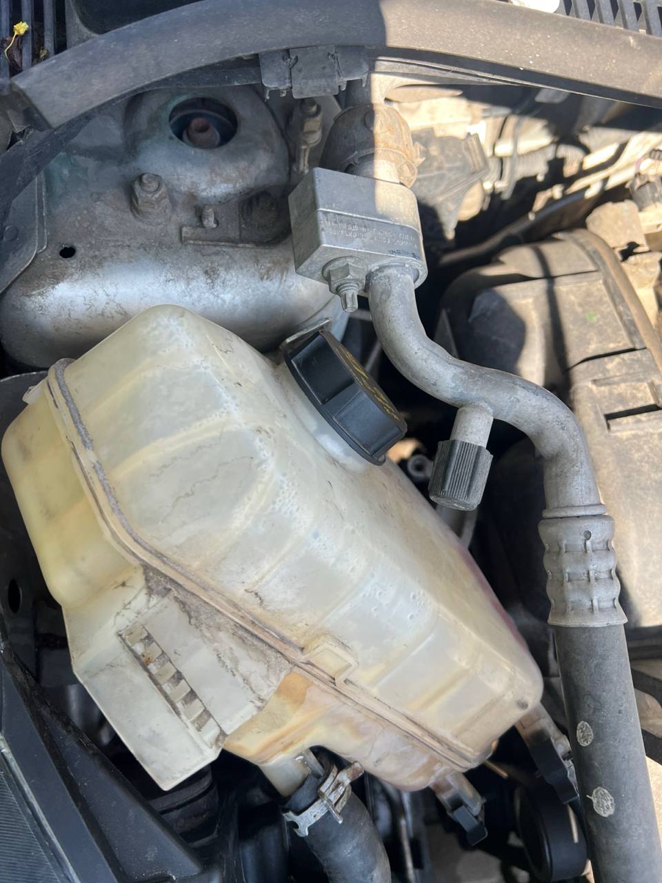 Купити расширительный бачок Ford Fiesta 