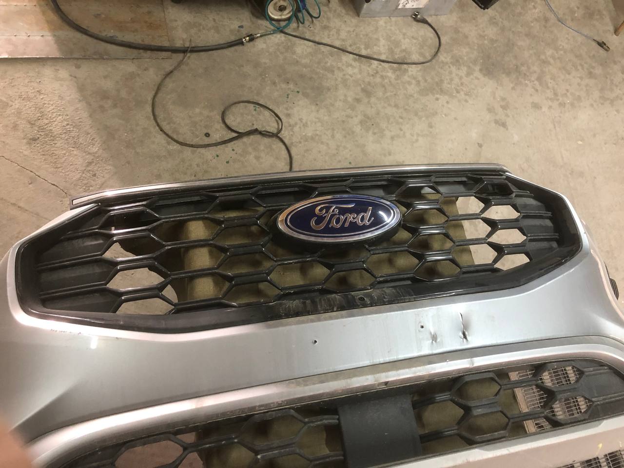 Купити решітку верхню Ford Escape 