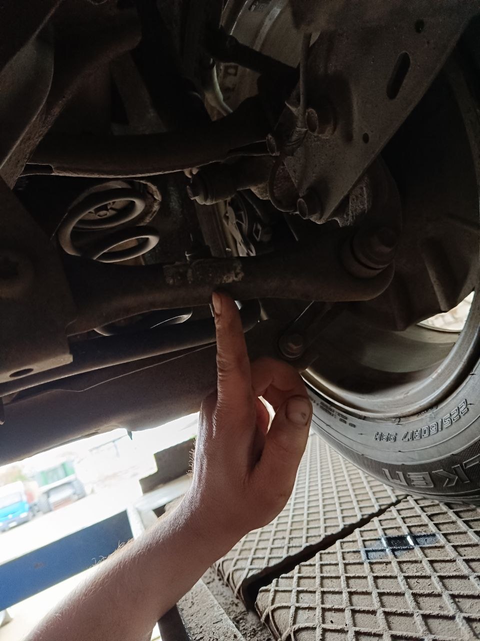 Купити рульові тяги Ford Escape 2016 р. 