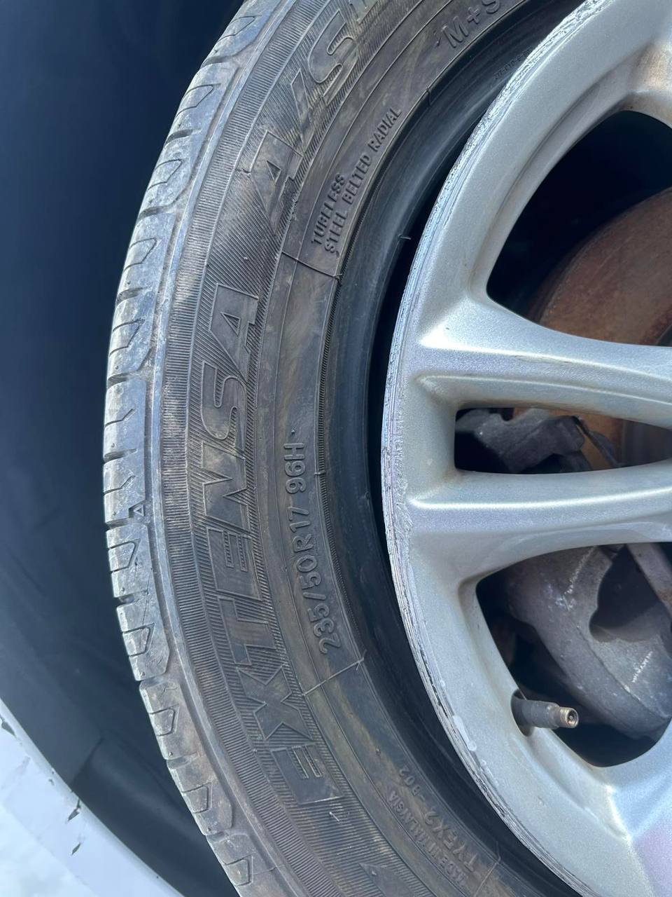 Купити шина Ford 