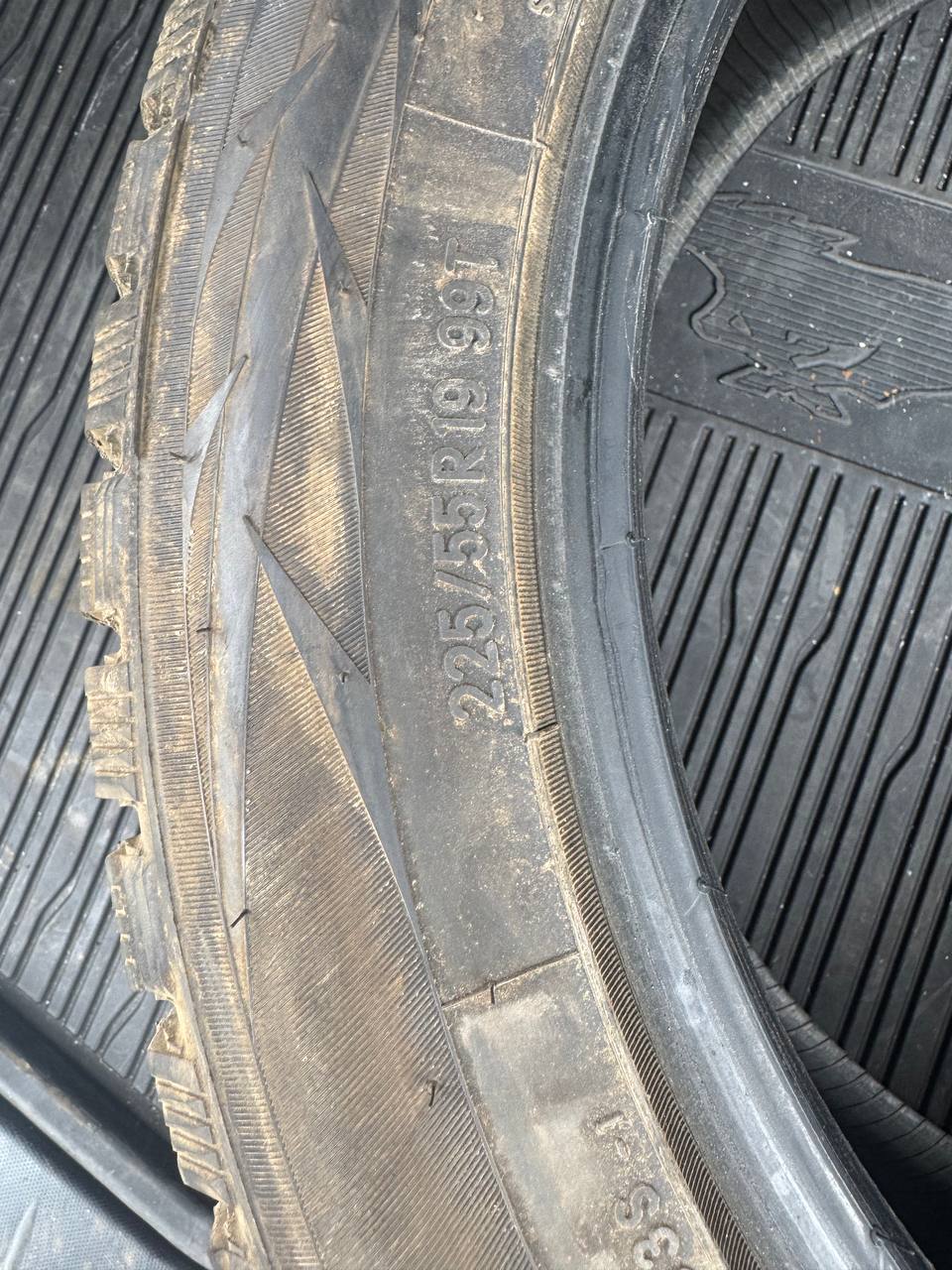 Купити шина Toyota 
