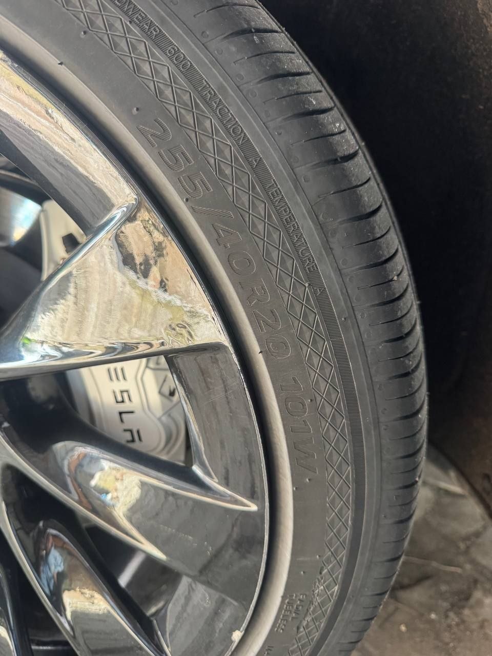 Купити Шини Tesla 