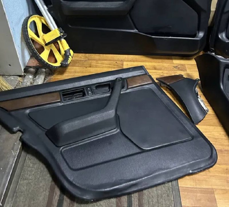 Купити шкіряну вставку BMW M5 