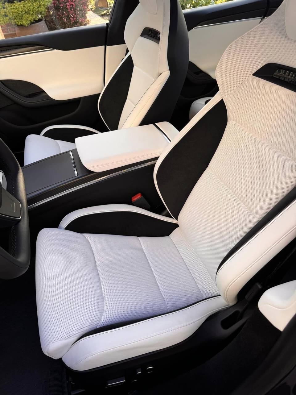 Купити сидіння Tesla 