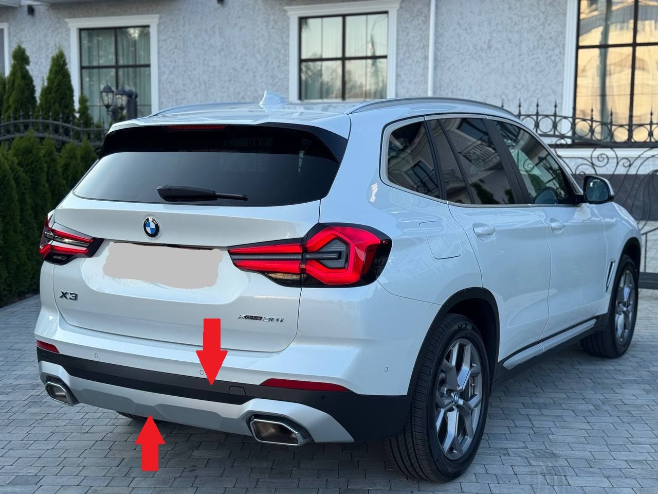 Купити срібляста пластиковая частина заднього бампера BMW 