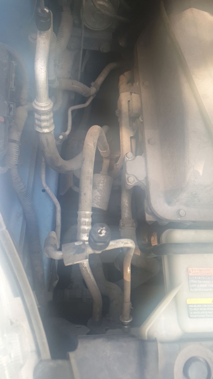 Купити трубка Nissan Leaf 