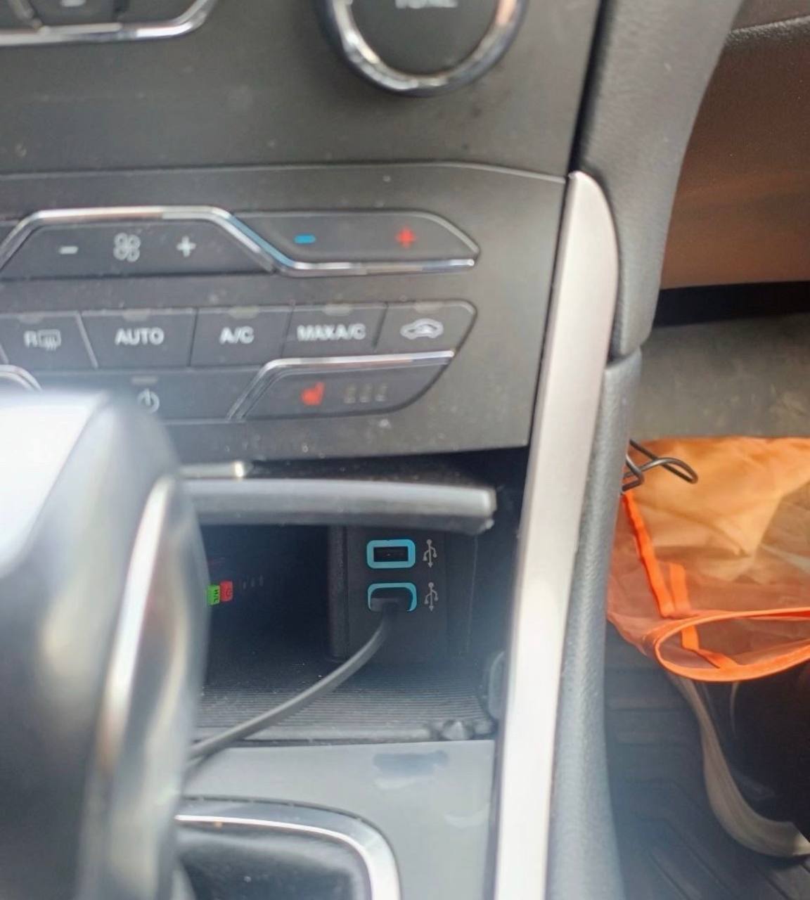 Купити USB HUB Ford Edge 