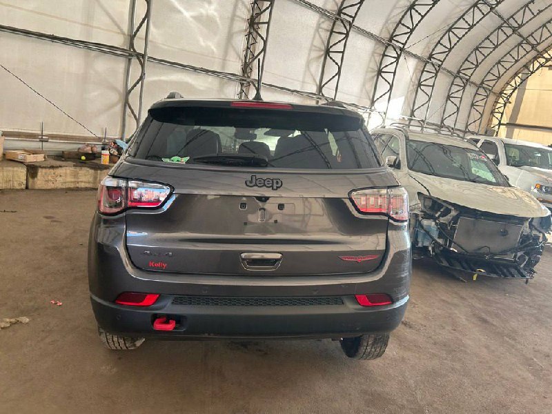 Купити водійські двері Jeep Compass 