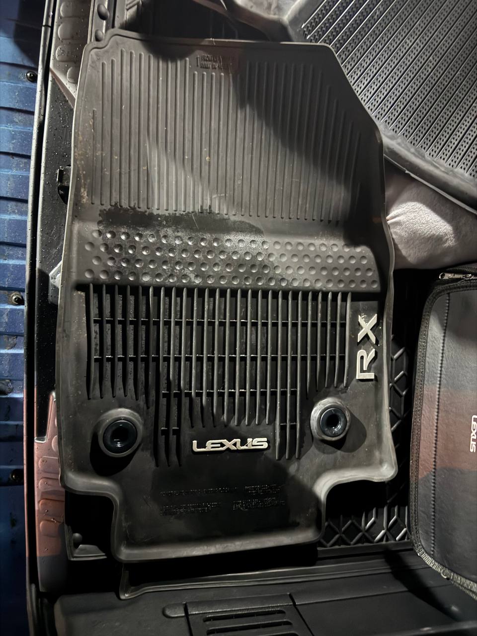 Купити водійський гумовий килимок Lexus 2024 р. 