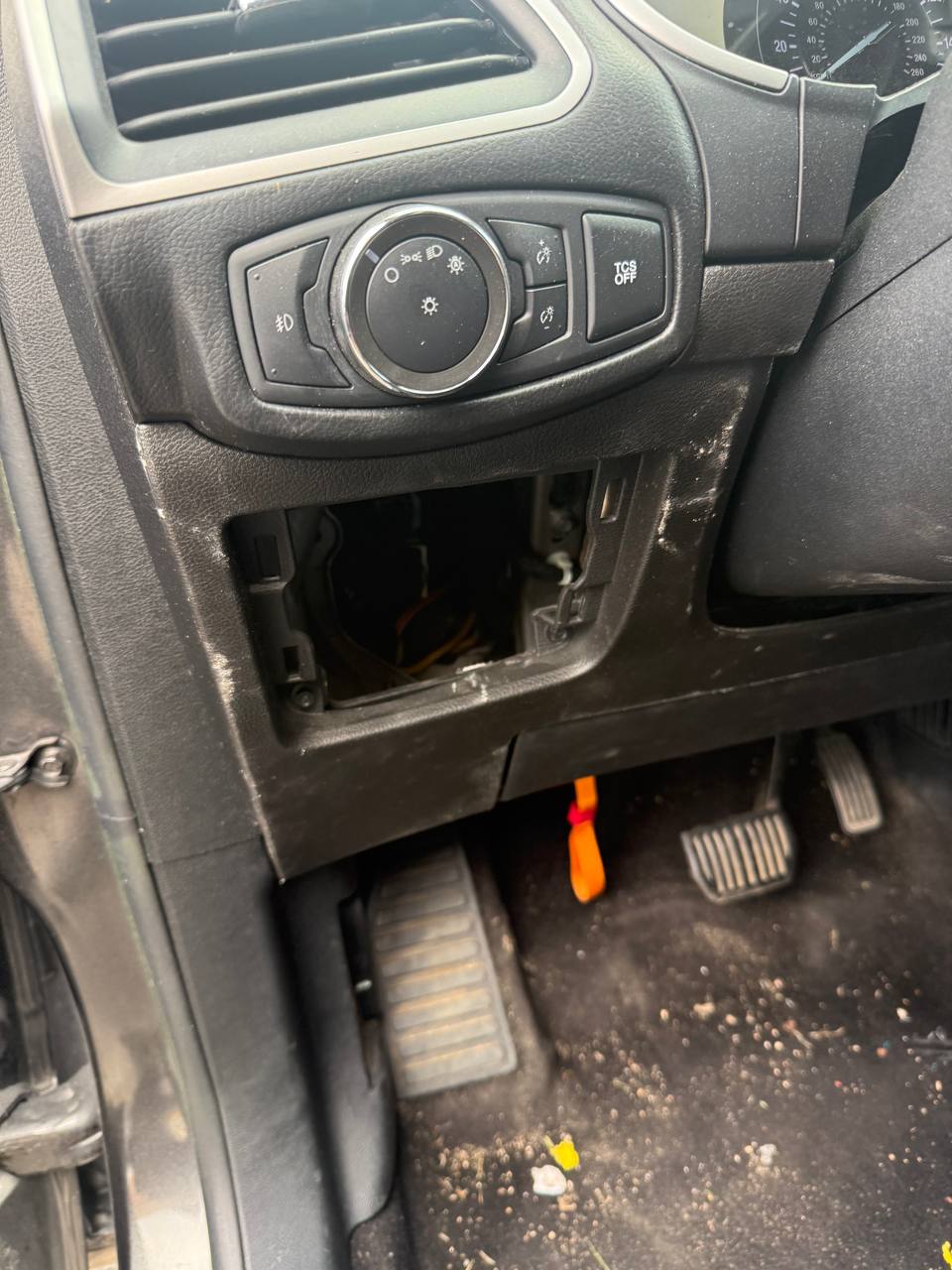 Купити вставку в панель Едж рест Ford Edge 
