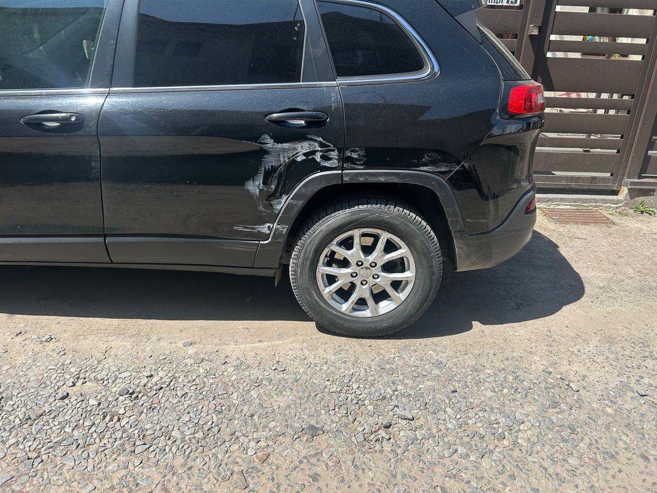 Купити задні двері Jeep Cherokee 