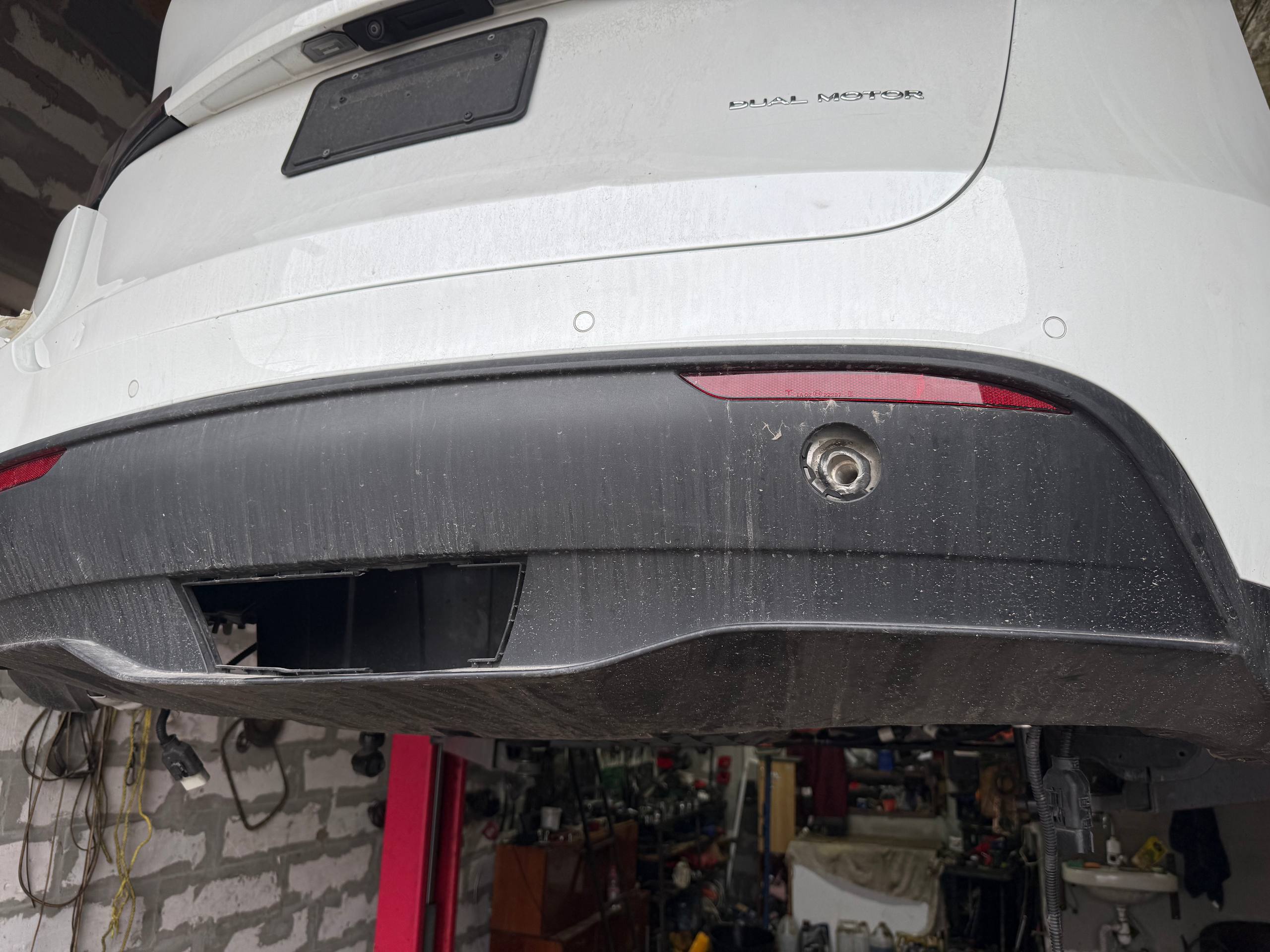 Купити задня губа Tesla Model Y 2022 р. 