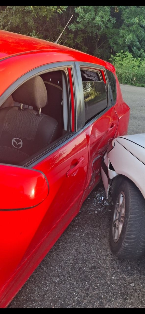 Купити задня ліва дверка Mazda 3 