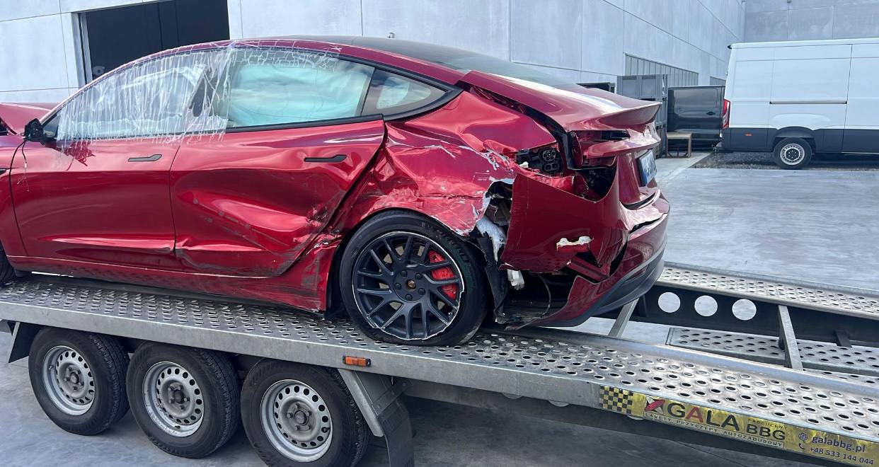 Купити заднє праве крило Tesla Model 3 