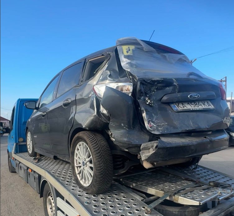 Купити задній бампер Ford C-Max 2016 р. 