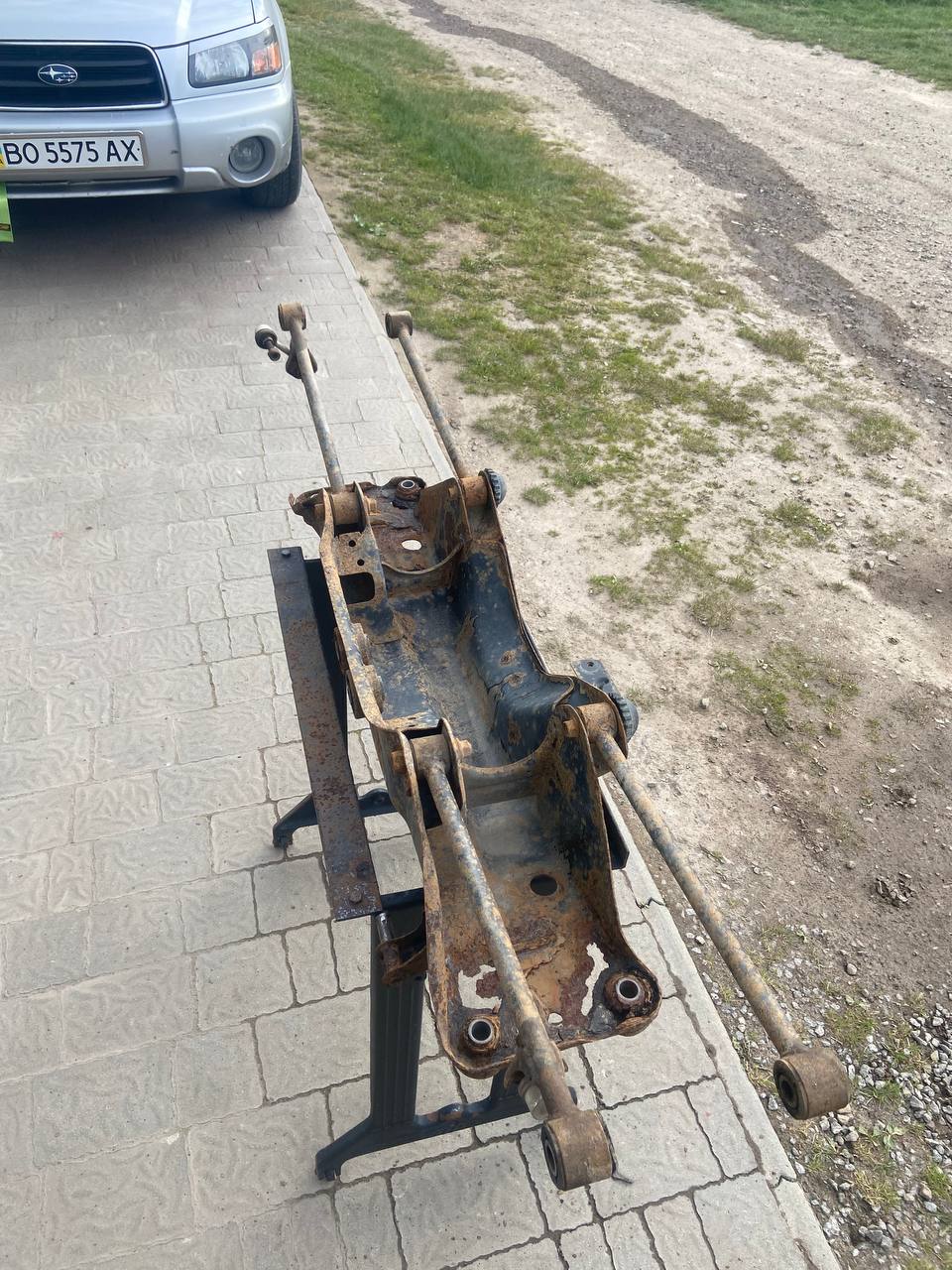 Купити задній підрамник Subaru 