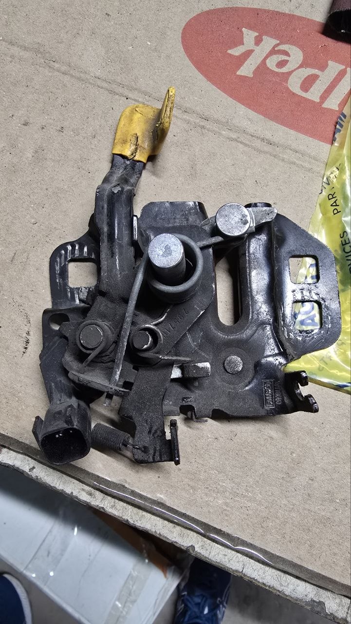 Купити замок капота Ford Edge 